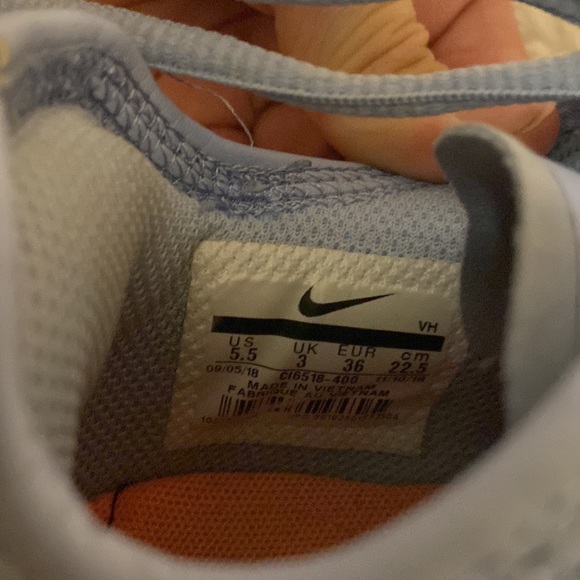 Nike shoes!! Brand new without tag! Wore them 2 times! - Picture 5 of 5